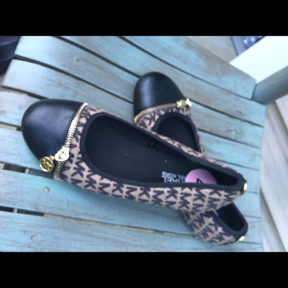 Women's Michael Kors Brown Flats Shoes Size 4M NEW - Picture 5 of 5