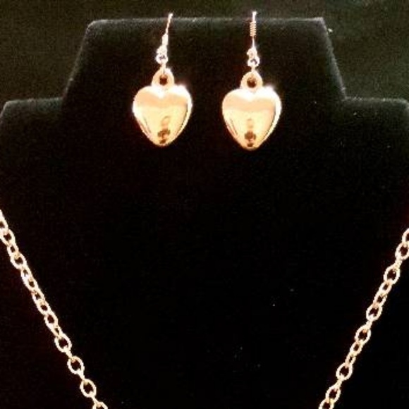 Lovely matching necklace and earring set - Picture 2 of 2