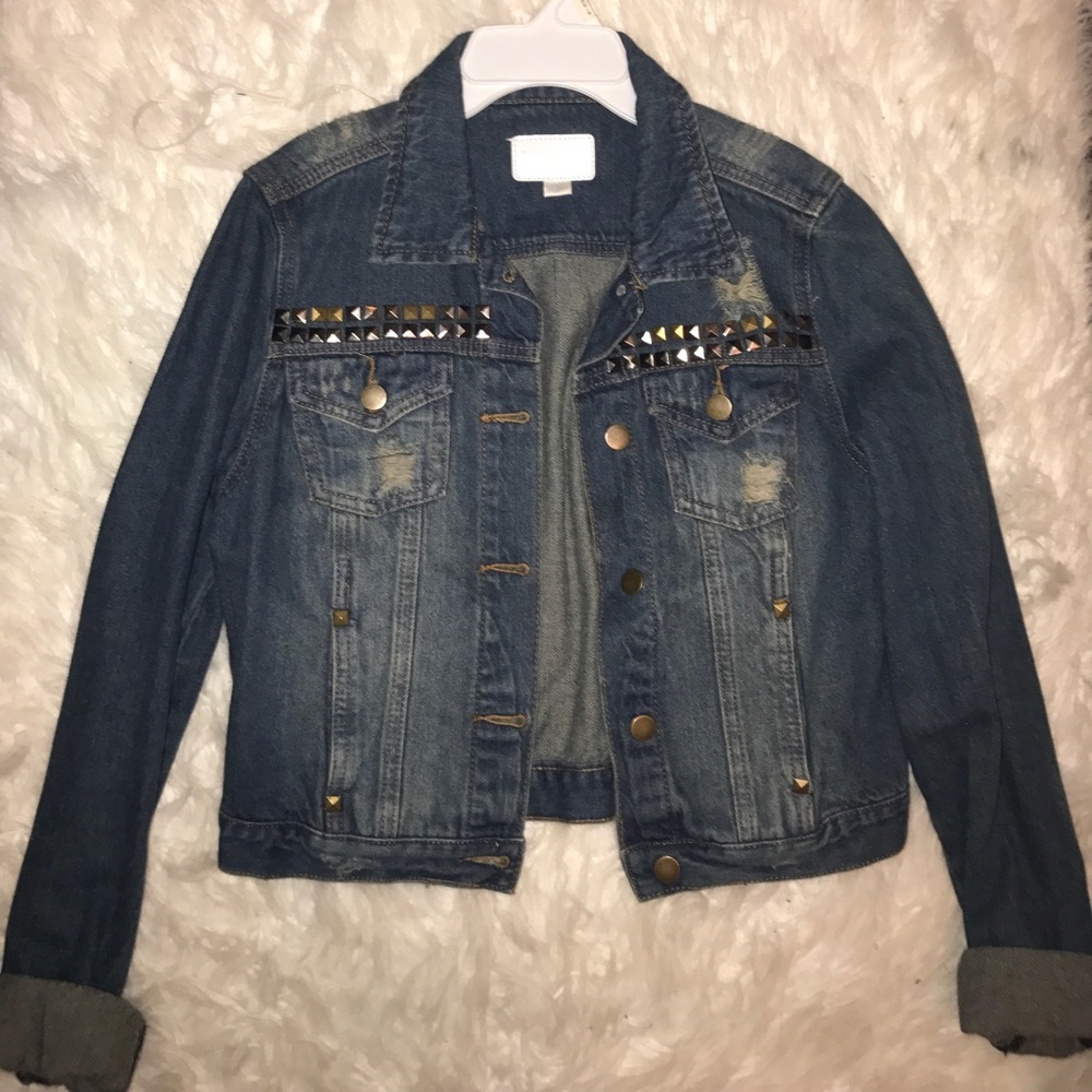 STUDDED JEAN JACKET 💙