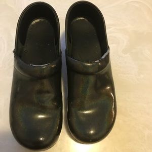 Size 40 dansko clogs