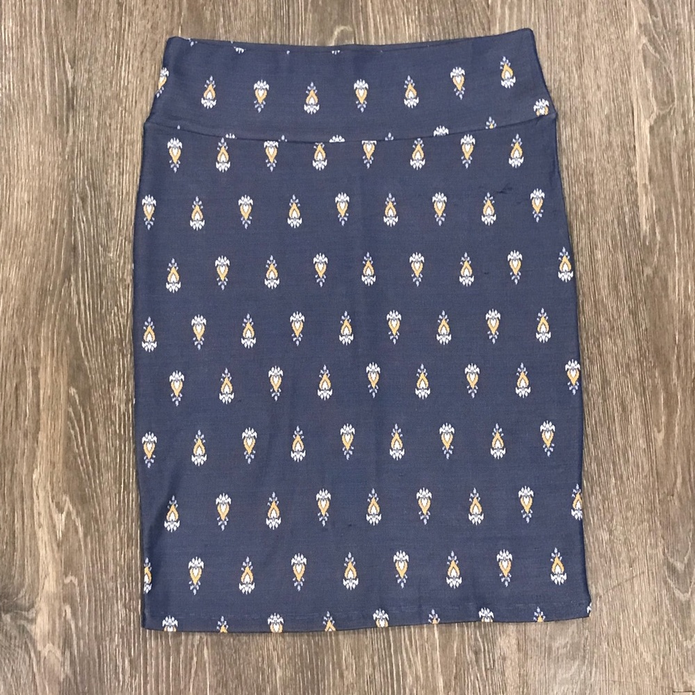 LulaRoe Cassie - size L