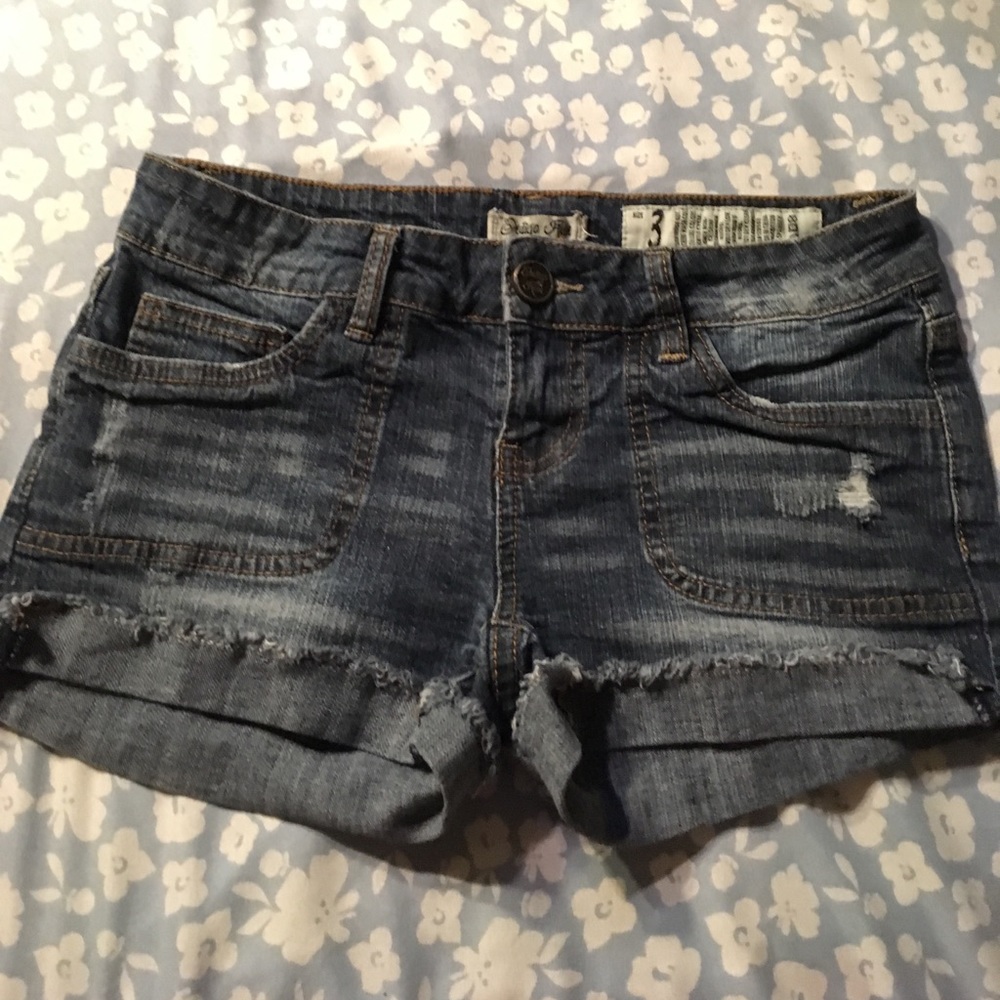 Distressed indigo rein jean shorts