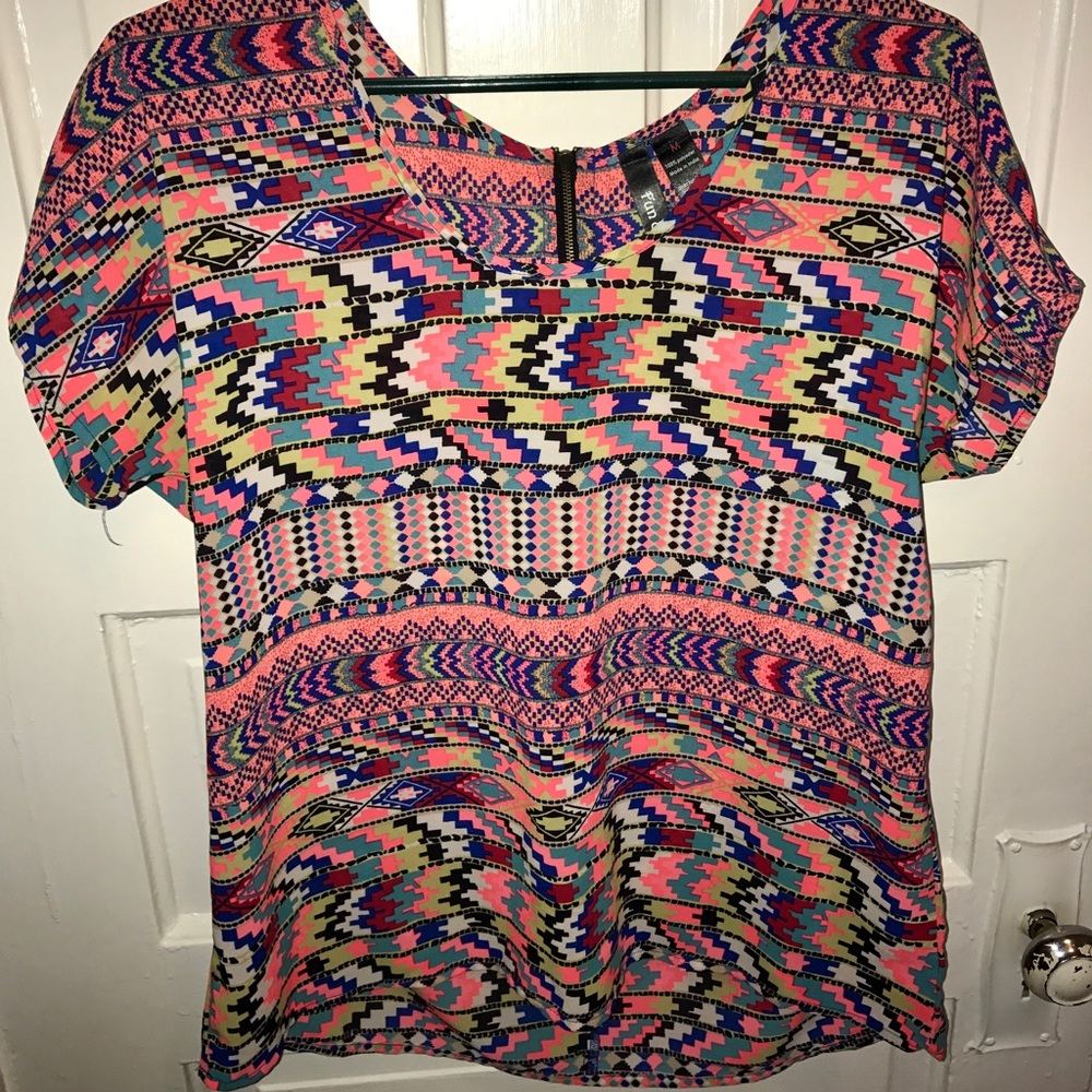 BRIGHT PATTERN FUN & FLIRTY TOP SIZE MDM!