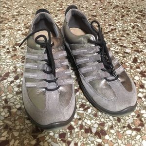 Ecco Women's Sz 36 silver sneaker