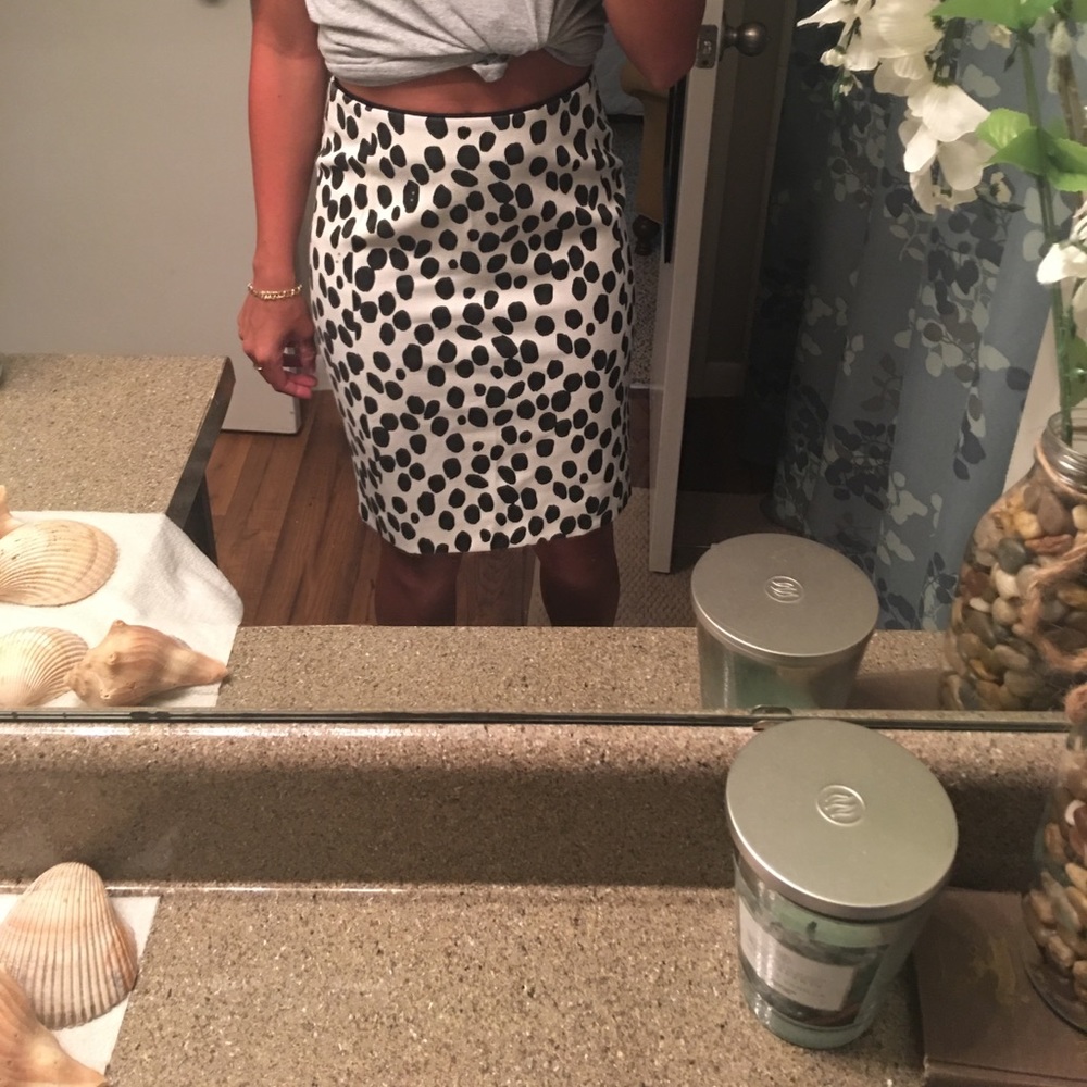White H&M pencil skirt with black polka dots