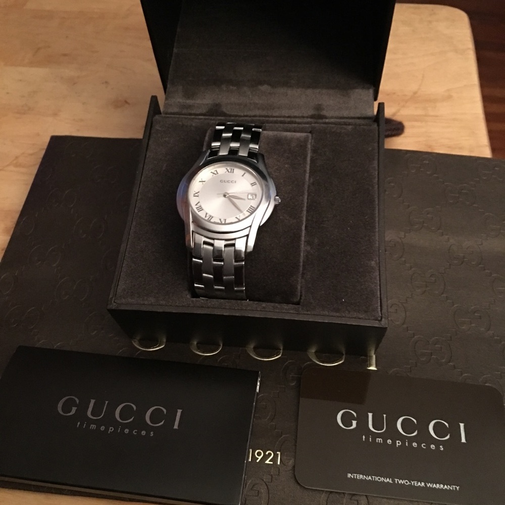 Gucci 5500m watch unisex