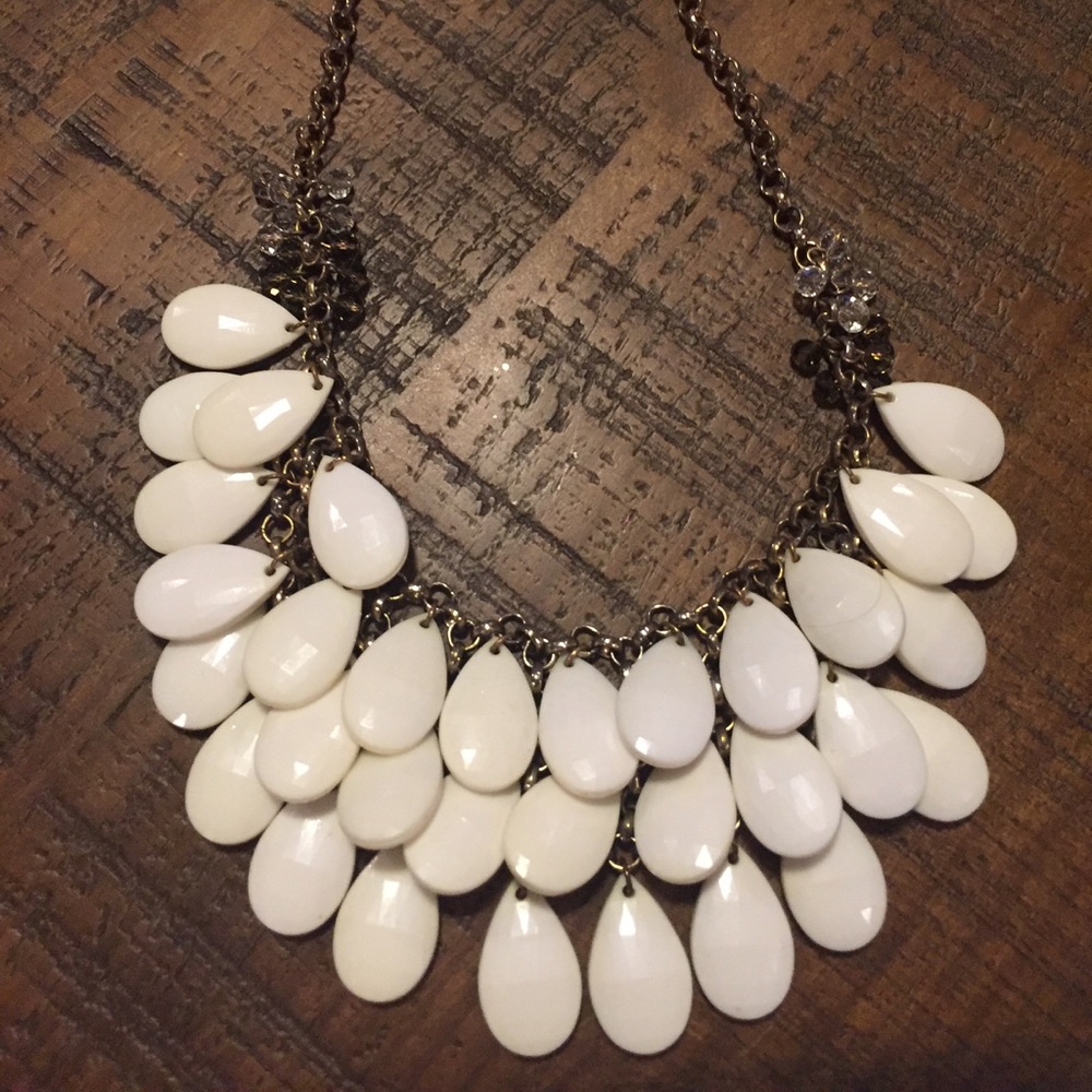 White statement necklace