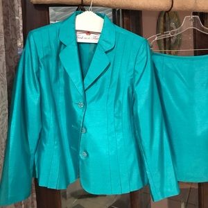 Beautiful Teal Suit Size 16