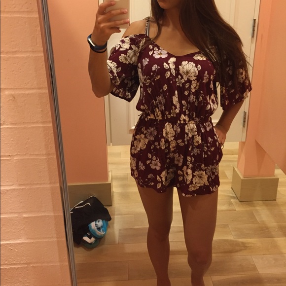Forever 21 Maroon off-shoulder flower romper - Picture 4 of 4