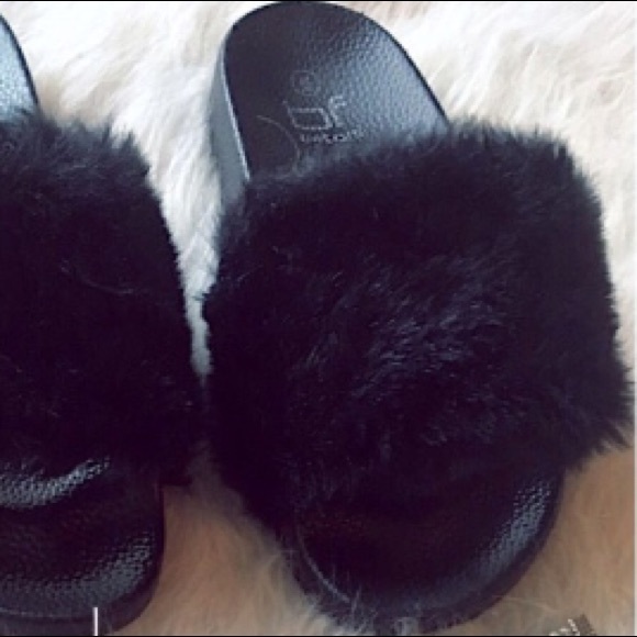 Black Faux Fur Slides - Picture 4 of 5
