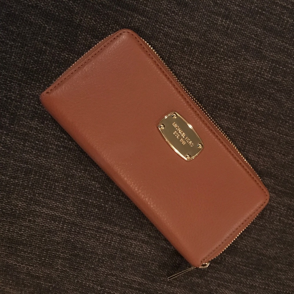 Michael Kors Wallet - NEW WITH TAGS, never used!