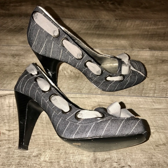 🎀 TriBeCa by Kenneth Cole Ribbon Heels - Picture 3 of 4