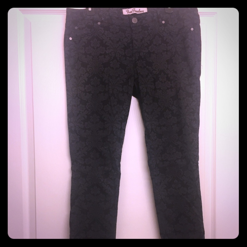 True Freedom Black Damask Print Jeggings