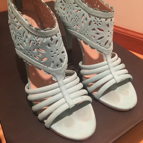 Pour la victore Heels! - Picture 2 of 6