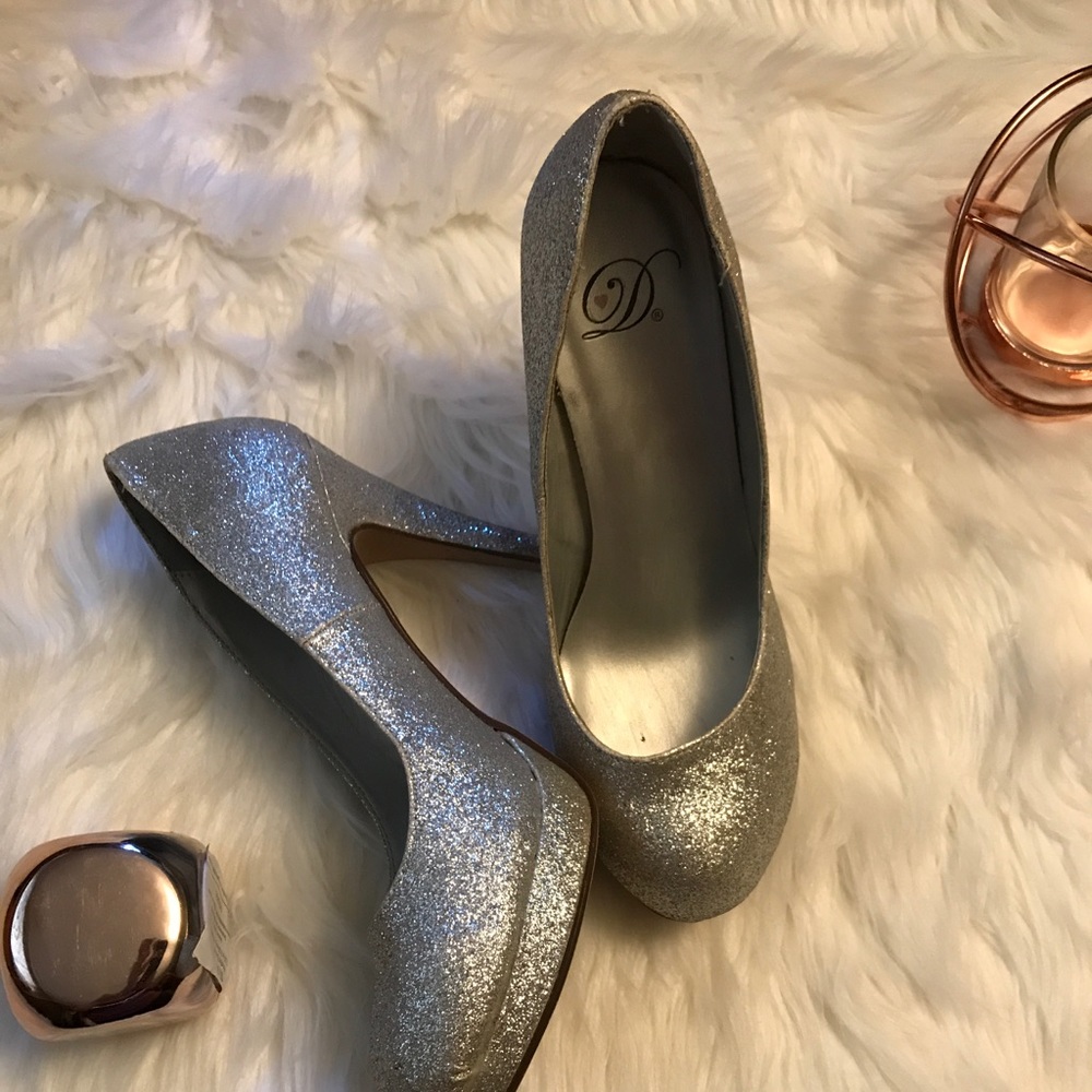 Heels - Picture 2 of 4