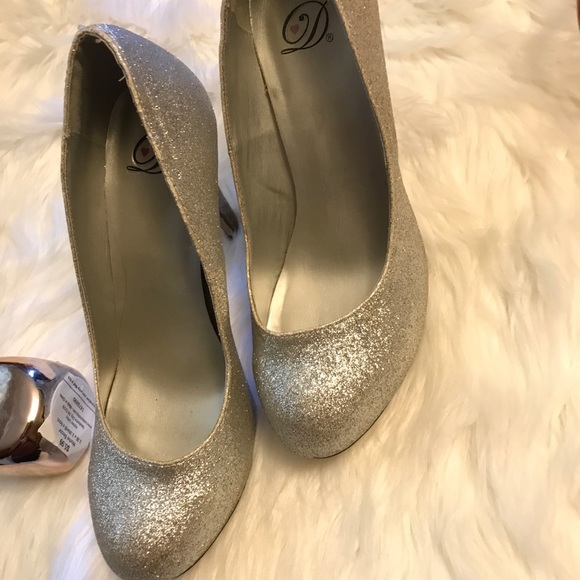 Heels - Picture 4 of 4