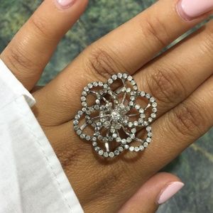 2.17CT DIAMONDS 18K WHITE GOLD 3D FLOWER LOVE RING