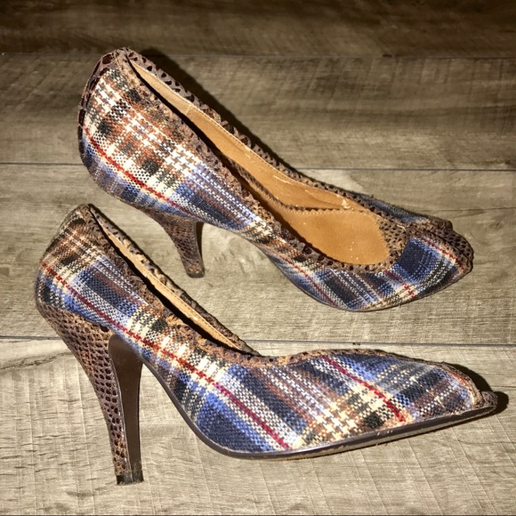 👠TriBeCa by Kenneth Cole Vintage-Style Heel - Picture 3 of 4