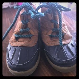 Toddler boys OshKosh duck boots. Size 9.