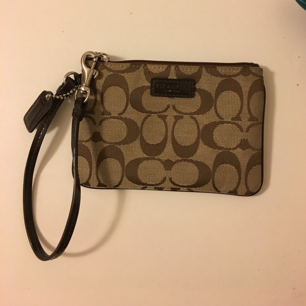 Coach wrist purse 🐻