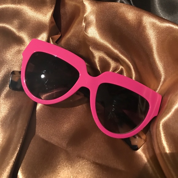 Prada sunglasses - Picture 2 of 8