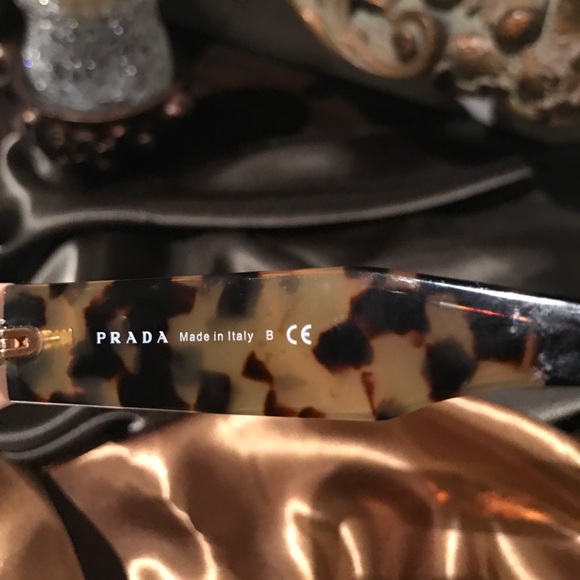Prada sunglasses - Picture 5 of 8
