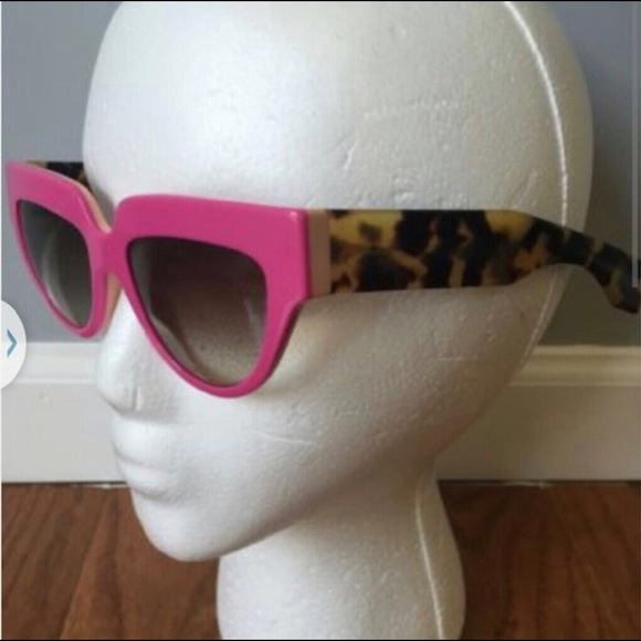 Prada sunglasses - Picture 7 of 8