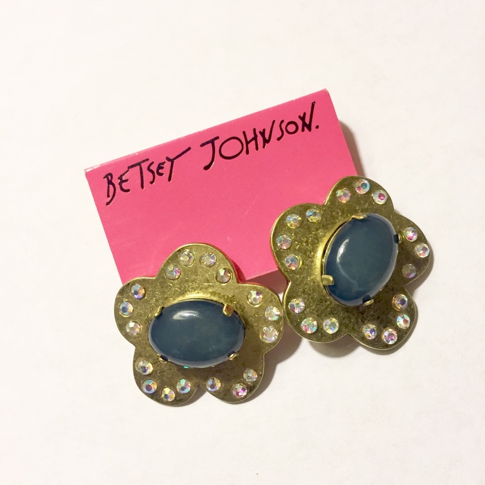 NWT Betsey Johnson flower shaped earrings
