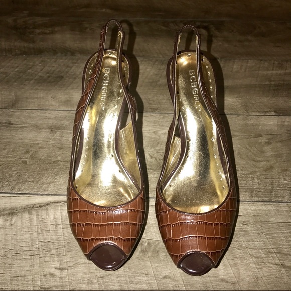 🍫BCBGirls Brown & Gold Heels - Picture 2 of 4