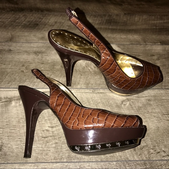 🍫BCBGirls Brown & Gold Heels - Picture 3 of 4