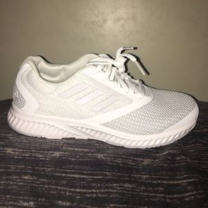 Brand New Adidas Bounce Running Shoe