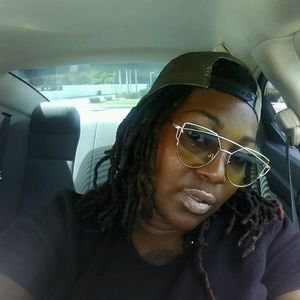 Meet your Posher, Brenda