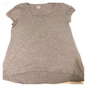 grey scoop-neck t-shirt short sleeved