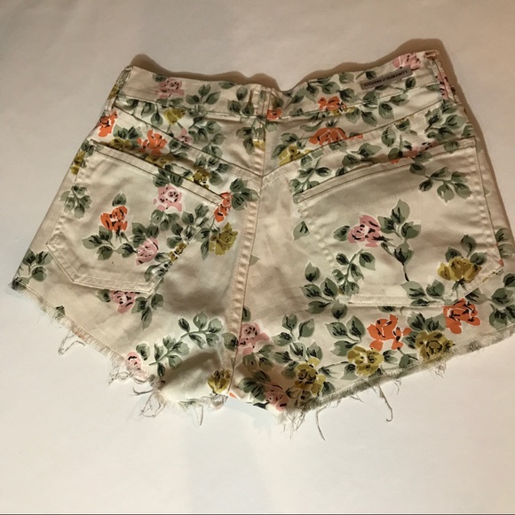 Citizens Of Humanity Floral Button Up Shorts! - Picture 2 of 8