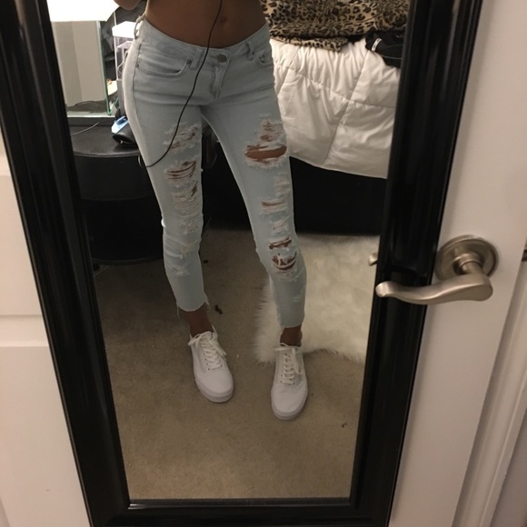 Brandy Melville Denim - Cropped distressed jeans