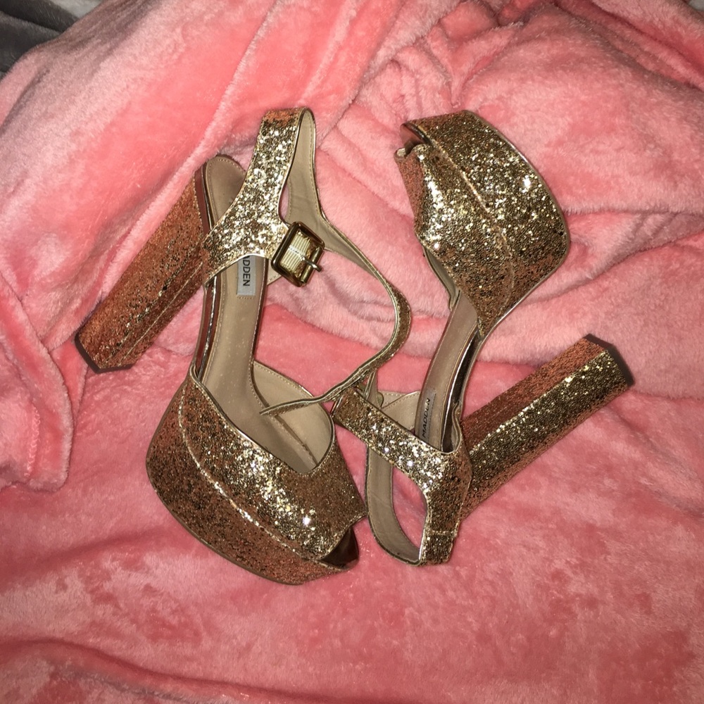 Golden High heels by Steve Madden