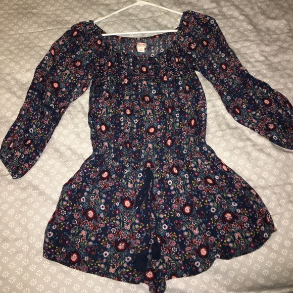 Off-shoulder multi-colored Romper with pockets. - Picture 2 of 3
