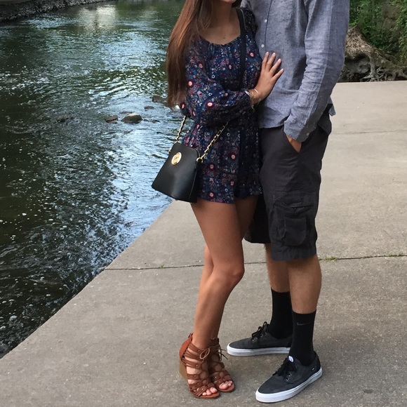 Off-shoulder multi-colored Romper with pockets. - Picture 3 of 3