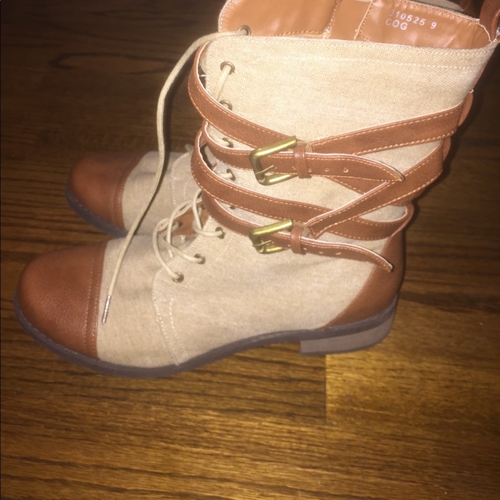 Canvas/faux leather combat boots