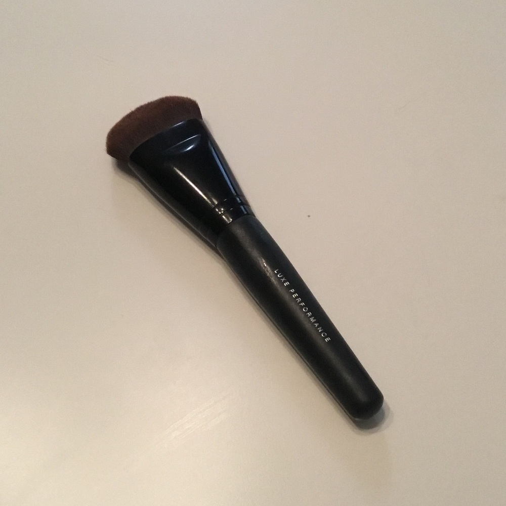 BareMinerals luxe performance brush