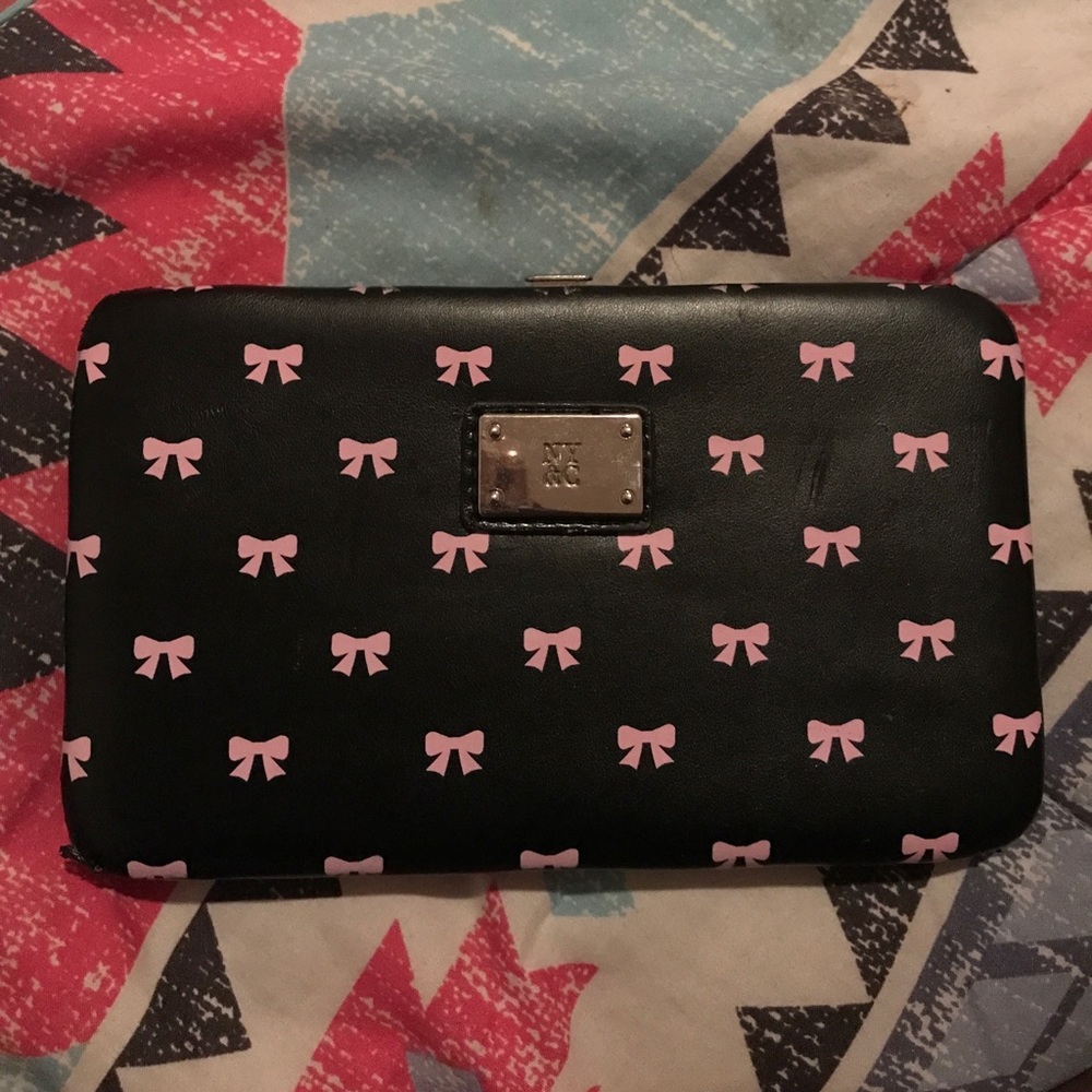 New York & Co. Logo Wallet