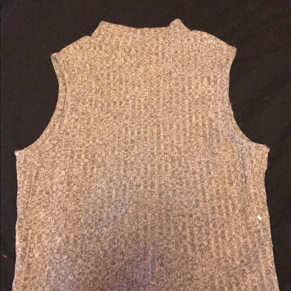 Gray ribbed crop top