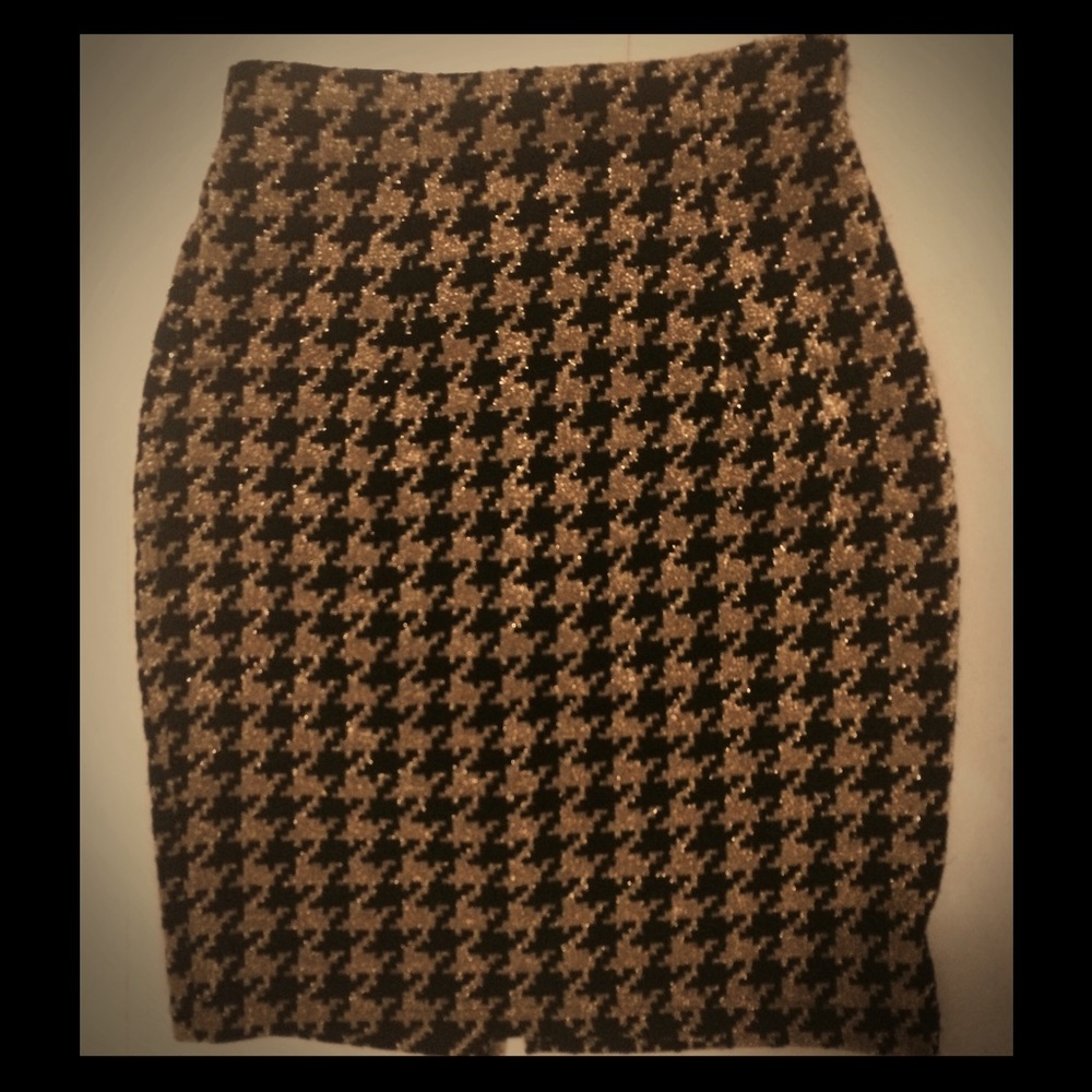 Vintage gold and black houndstooth skirt