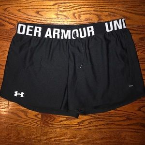 UNDER ARMOUR ATHLETIC SHORTS