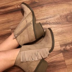 Ankle tassel boot