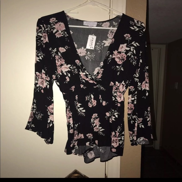 Kendall & Kylie Black Floral Romper - Picture 1 of 3