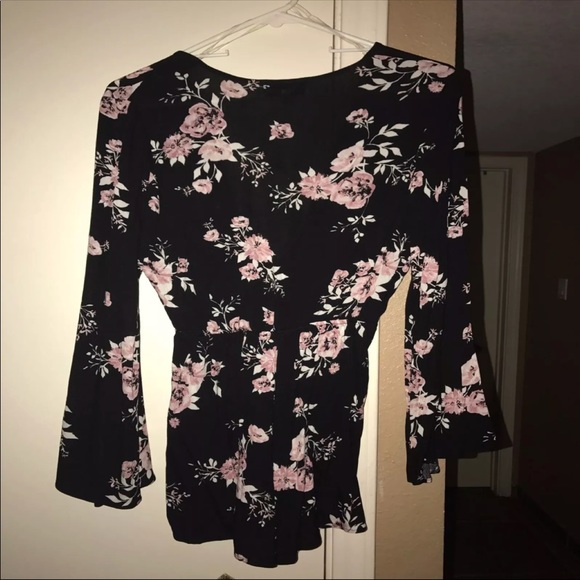 Kendall & Kylie Black Floral Romper - Picture 2 of 3