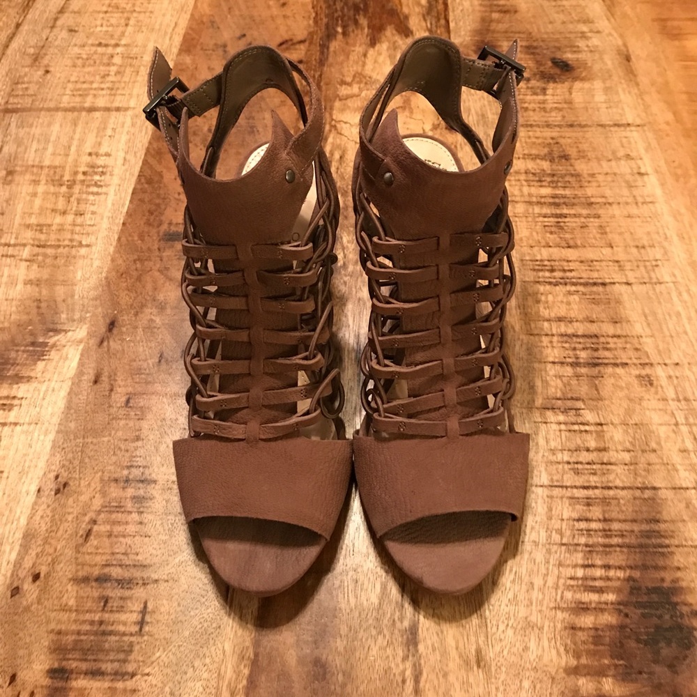 Vince Camuto 'Evel' block heel sandal size 7.5 - Picture 2 of 5