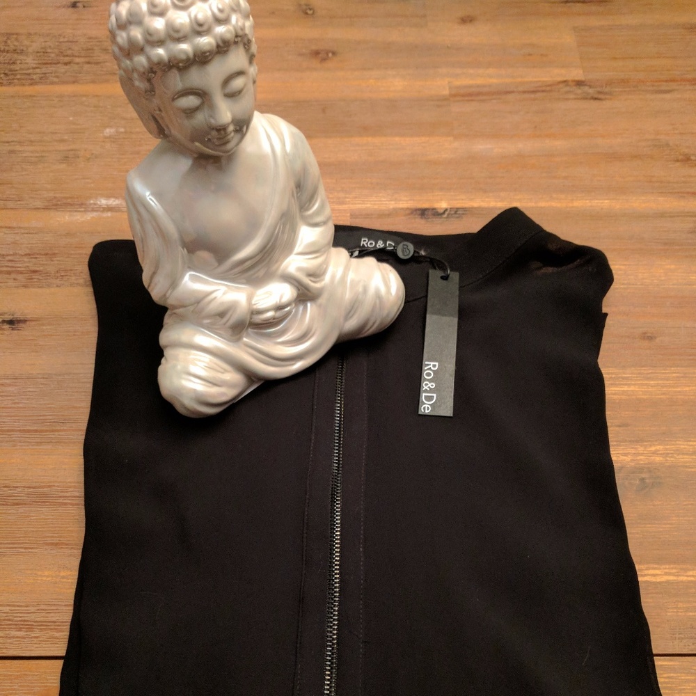 Gorgeous NWT Black Front Zip Blouse