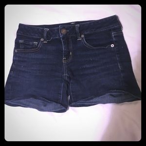 dark wash American eagle short shorts